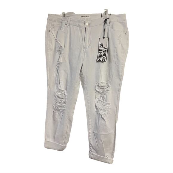 Almost Famous White Distressed Jeans Plus Size 20 Front & Back Pockets NEW - Picture 1 of 7